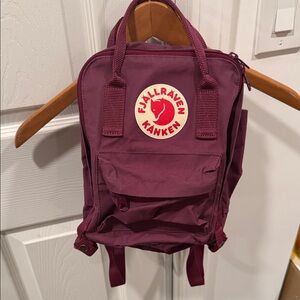 Fjallraven Kånken Backpack in Burgundy with Red Logo